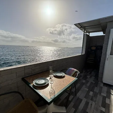 Apartment Ocean Attic By Wave *