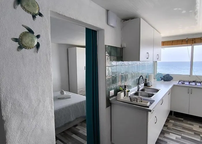 Ocean Attic Tufia アパート *