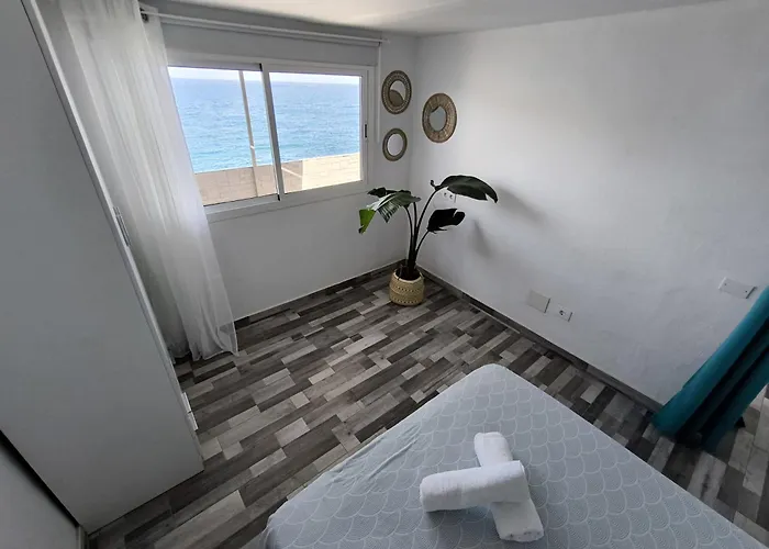 Ocean Attic Tufia アパート