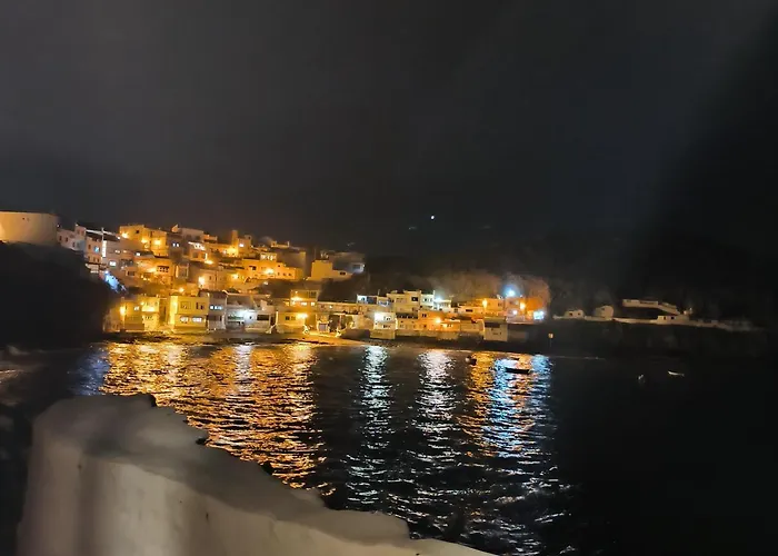 Ocean Attic Tufia アパート